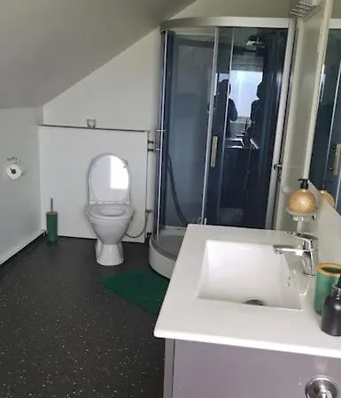 Apartmán Cosey 1 Bedroom Loft With Free Parking