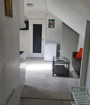아파트 Cosey 1 Bedroom Loft With Free Parking *