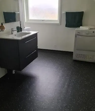 Cosey 1 Bedroom Loft With Free Parking