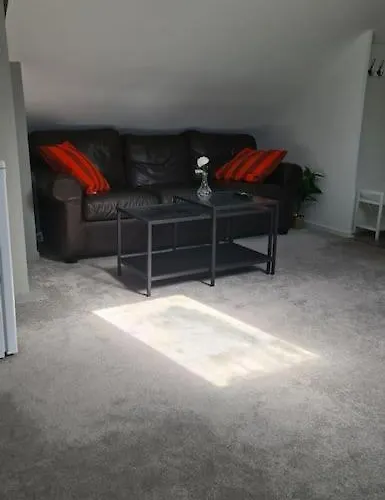 Cosey 1 Bedroom Loft With Free Parking