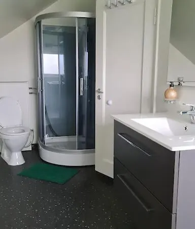 Cosey 1 Bedroom Loft With Free Parking *